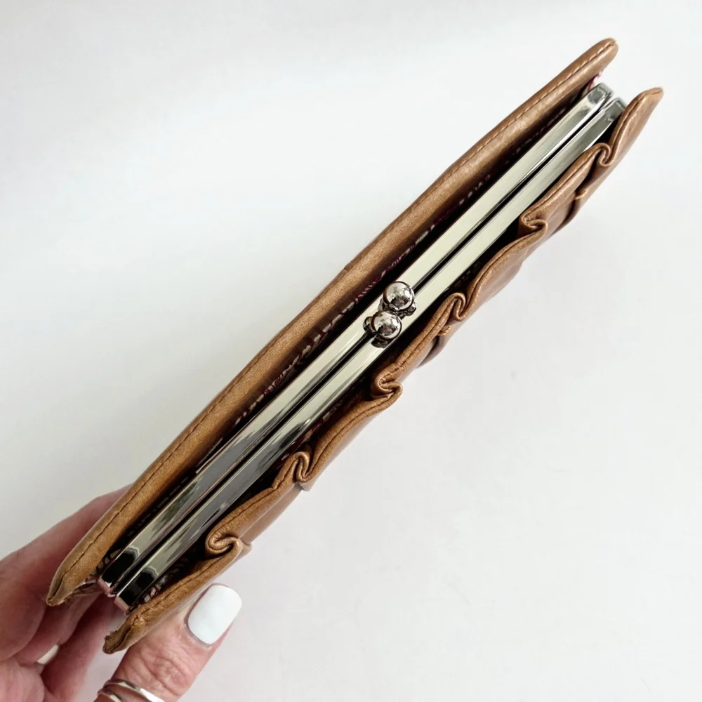 HOBO New Distressed Ruched Leather Tan/Brown Wallet Kisslock Clutch Phone Pocket - Picture 6 of 12